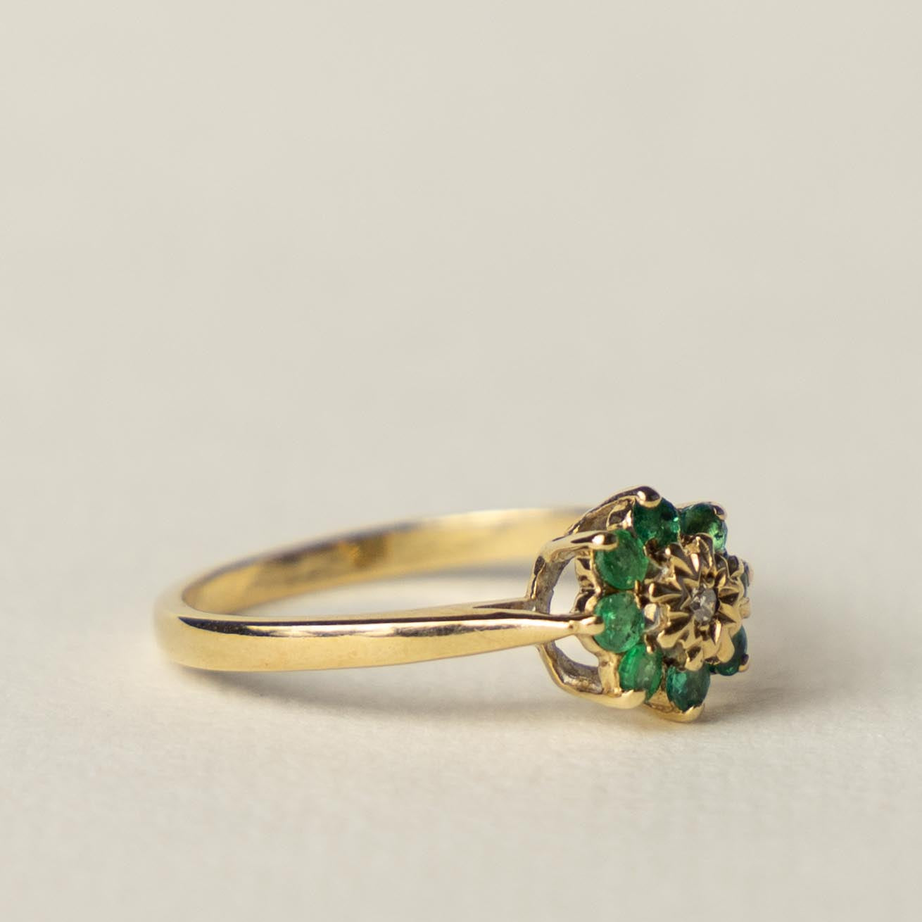 9ct emerald & diamond flower cluster