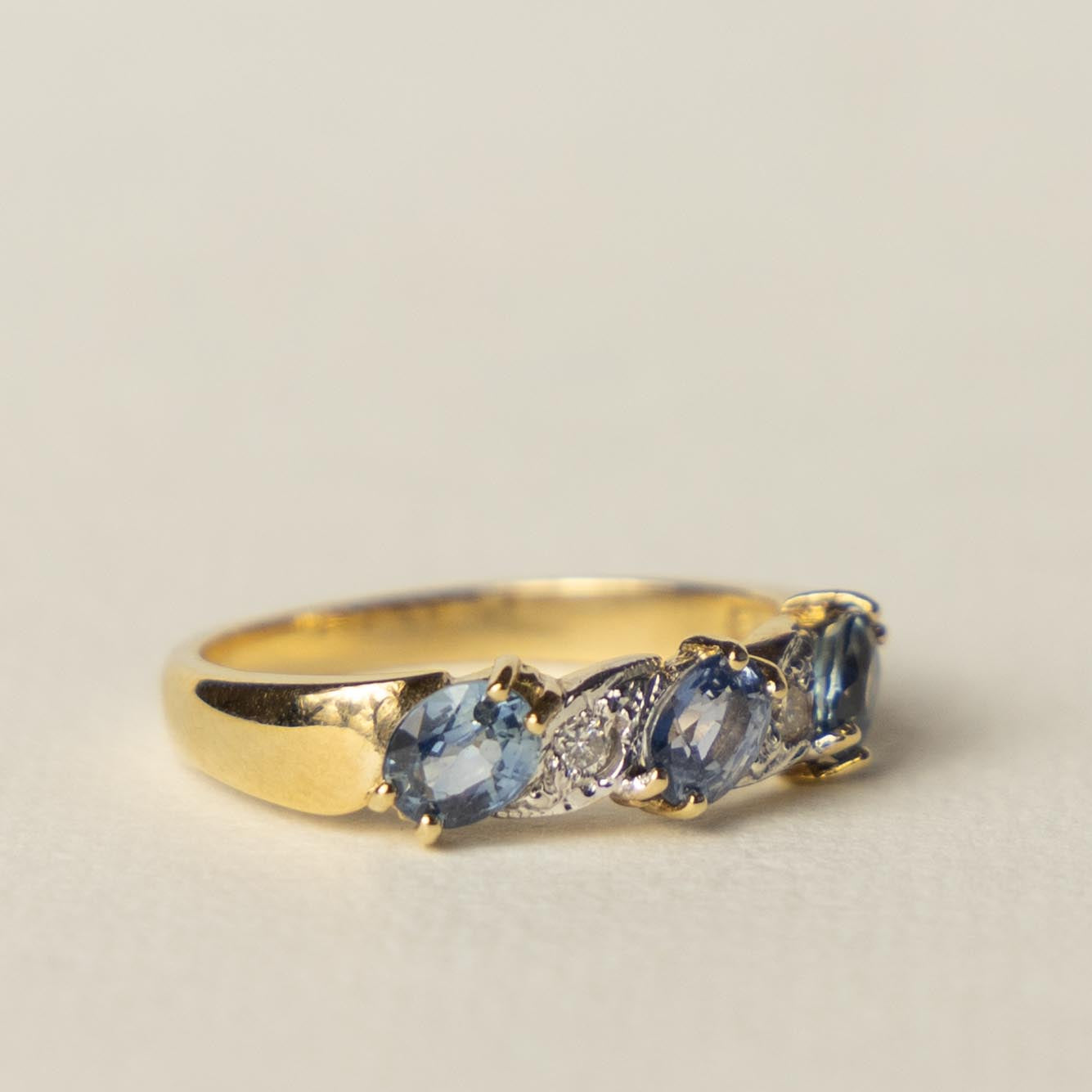 9ct London blue topaz & diamond
