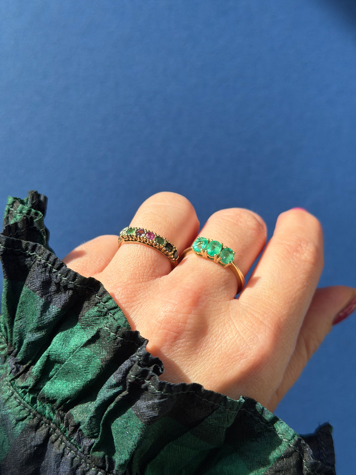14ct emerald trilogy ring