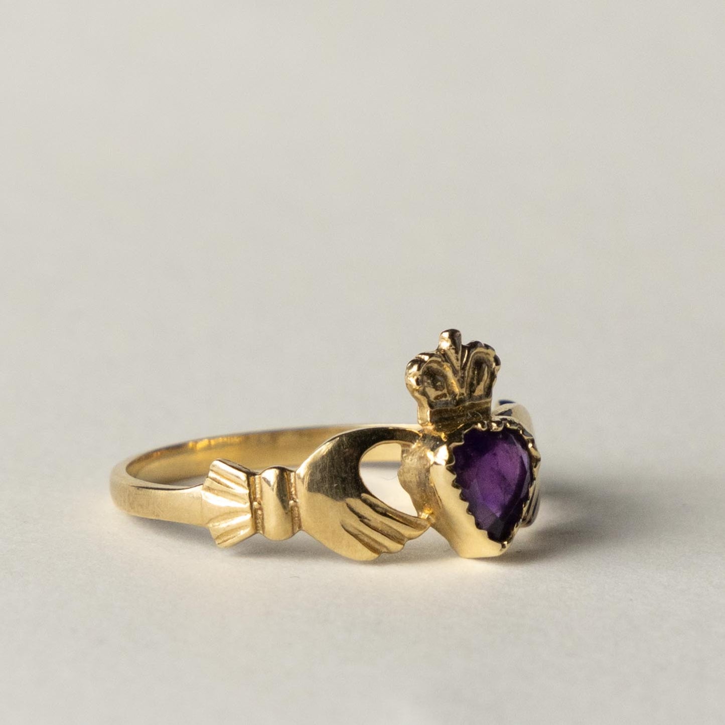 9ct claddagh amethyst ring