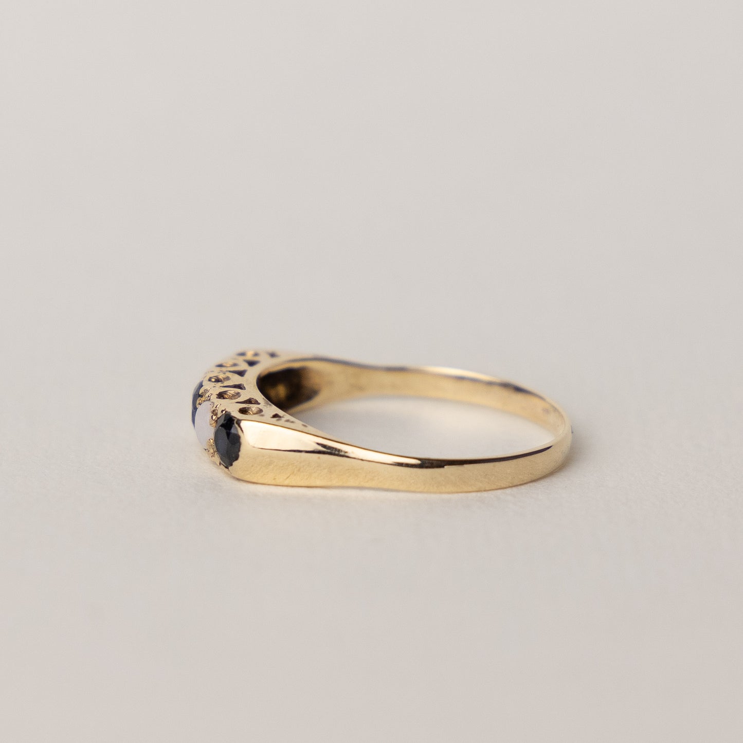 9 carat gold opal sapphire cabochon ring