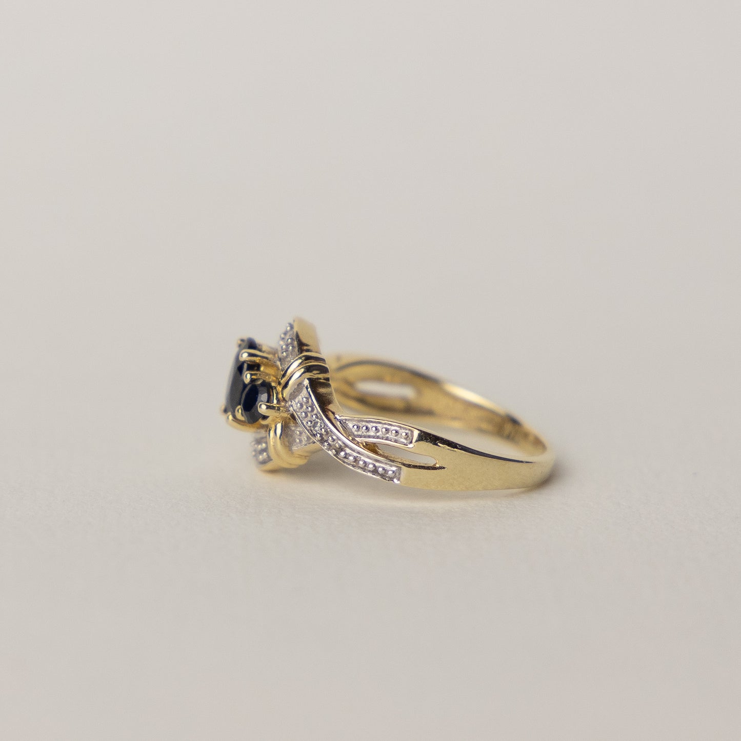 9 carat gold sapphire diamond ring