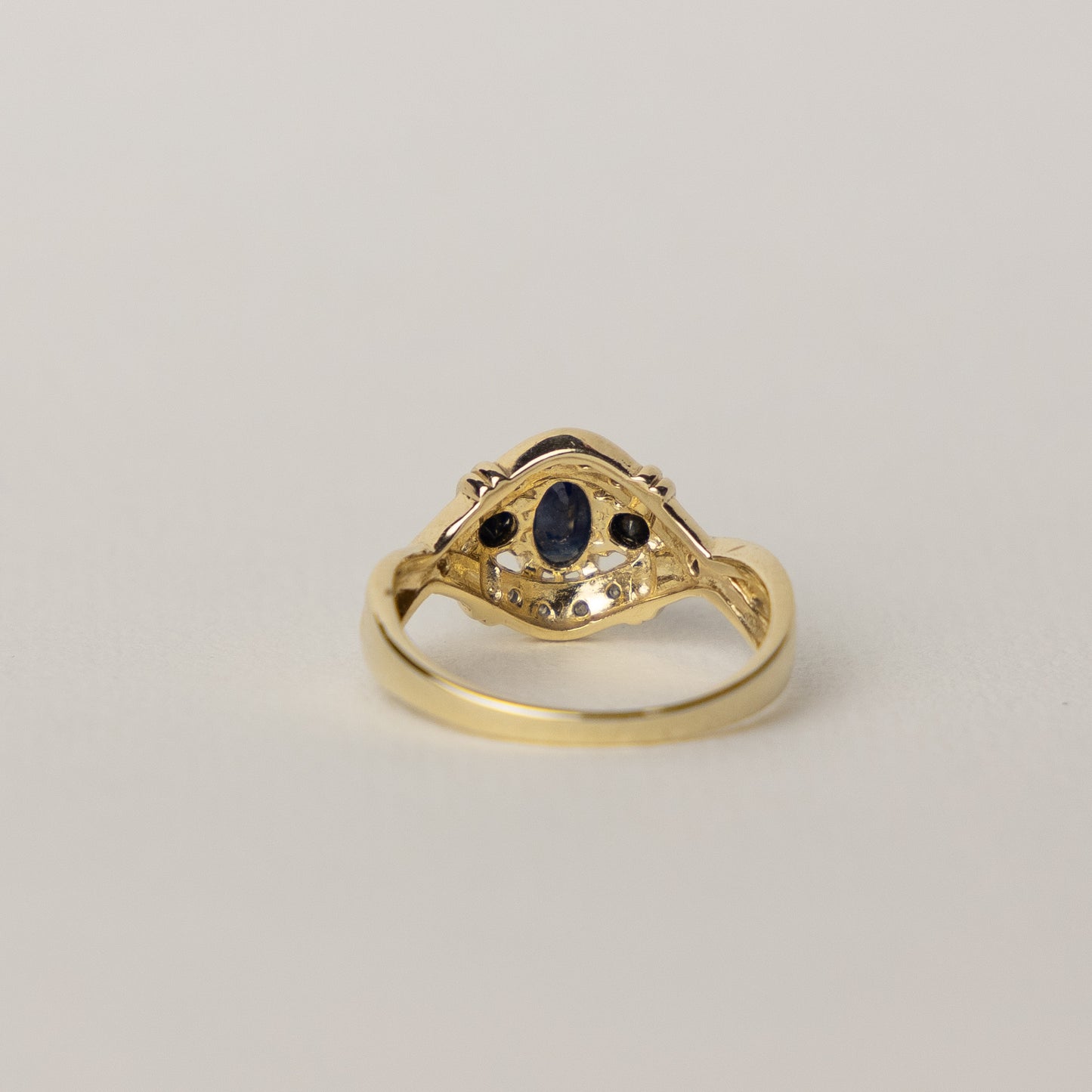 9 carat gold sapphire diamond ring