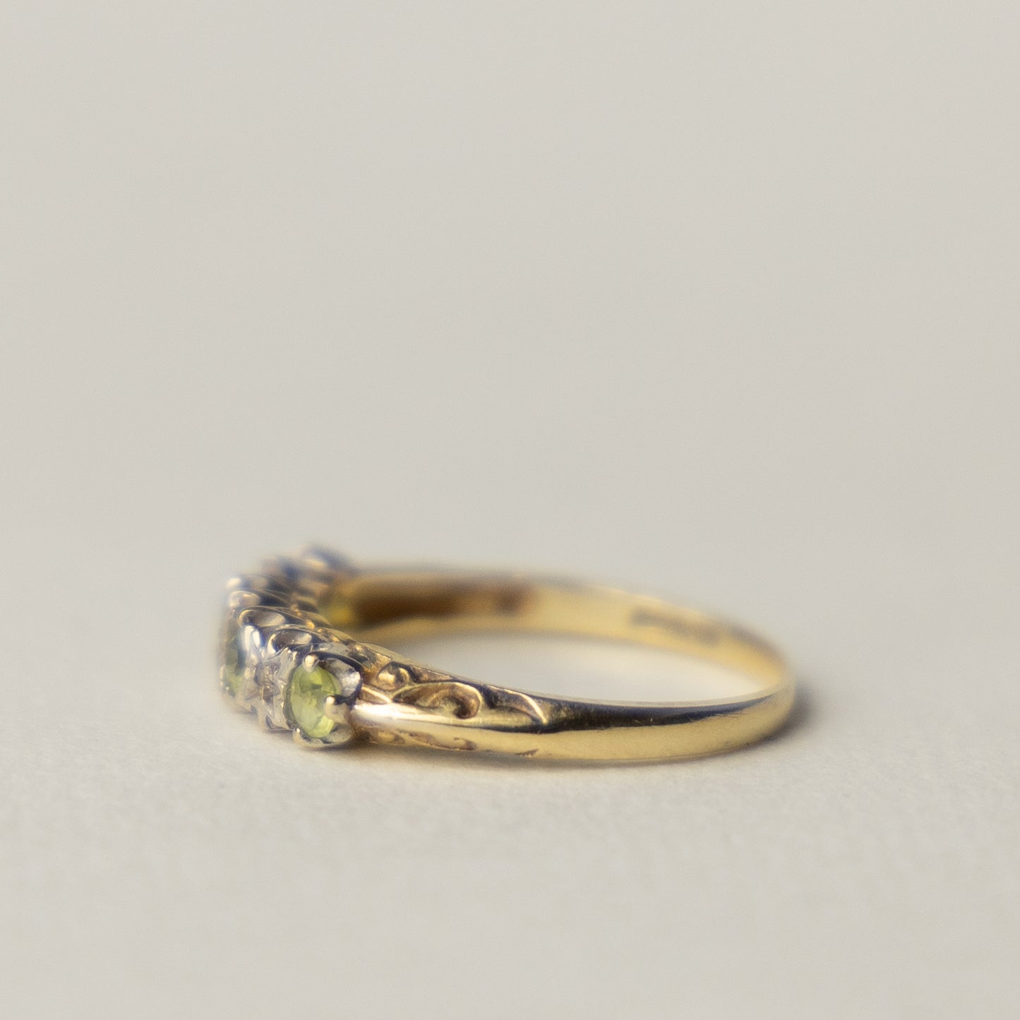 9 carat peridot and diamond ring
