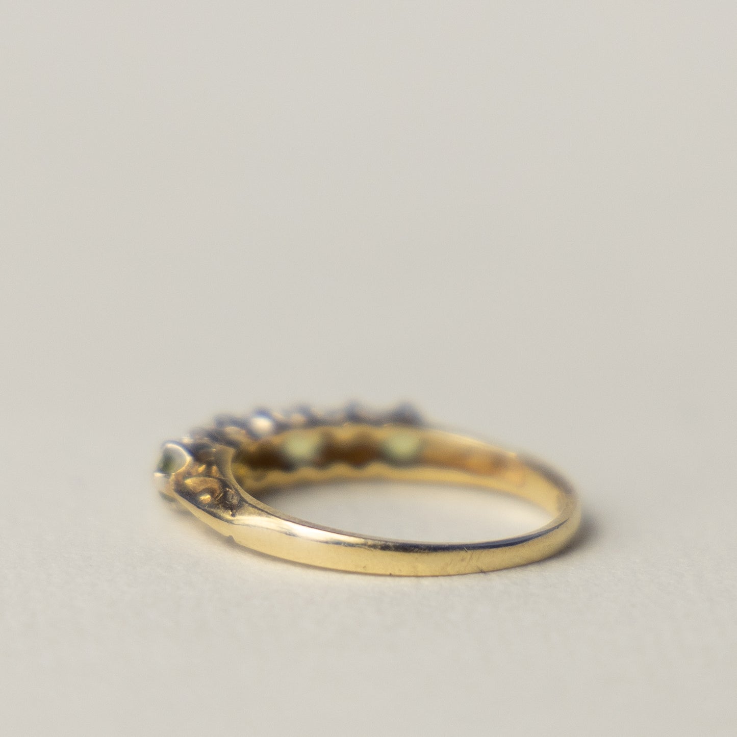 9 carat peridot and diamond ring