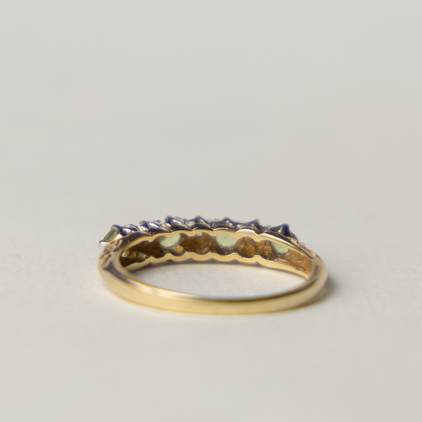 9 carat peridot and diamond ring