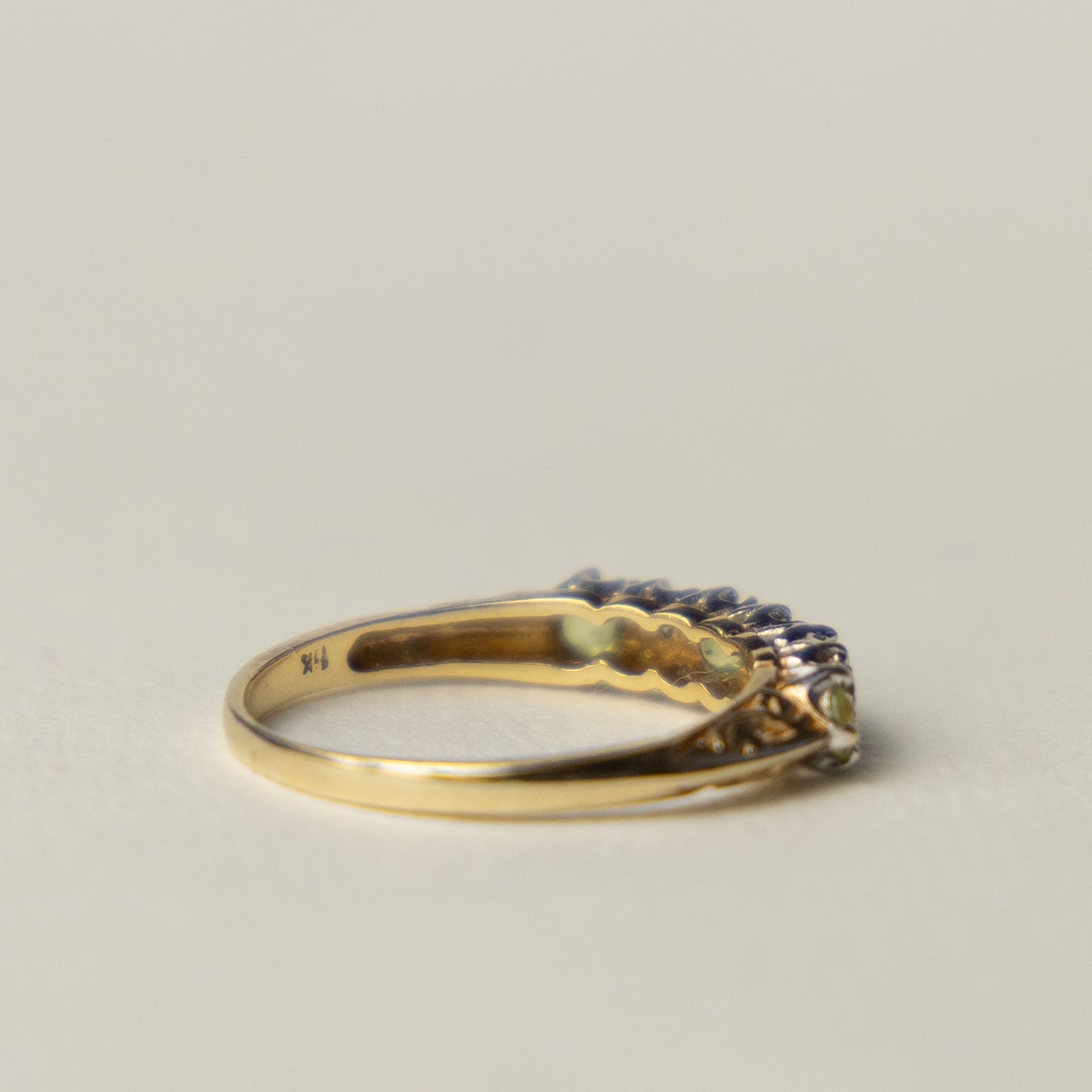 9 carat peridot and diamond ring