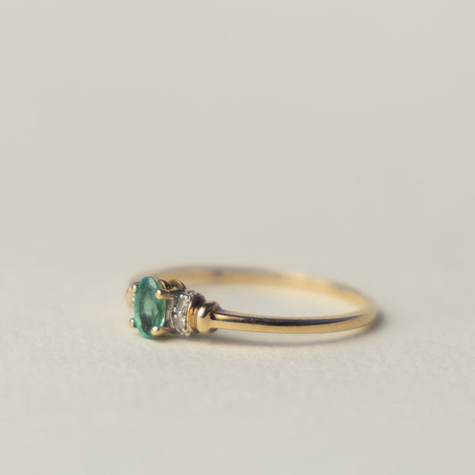 9 carat oval cut emerald diamond ring