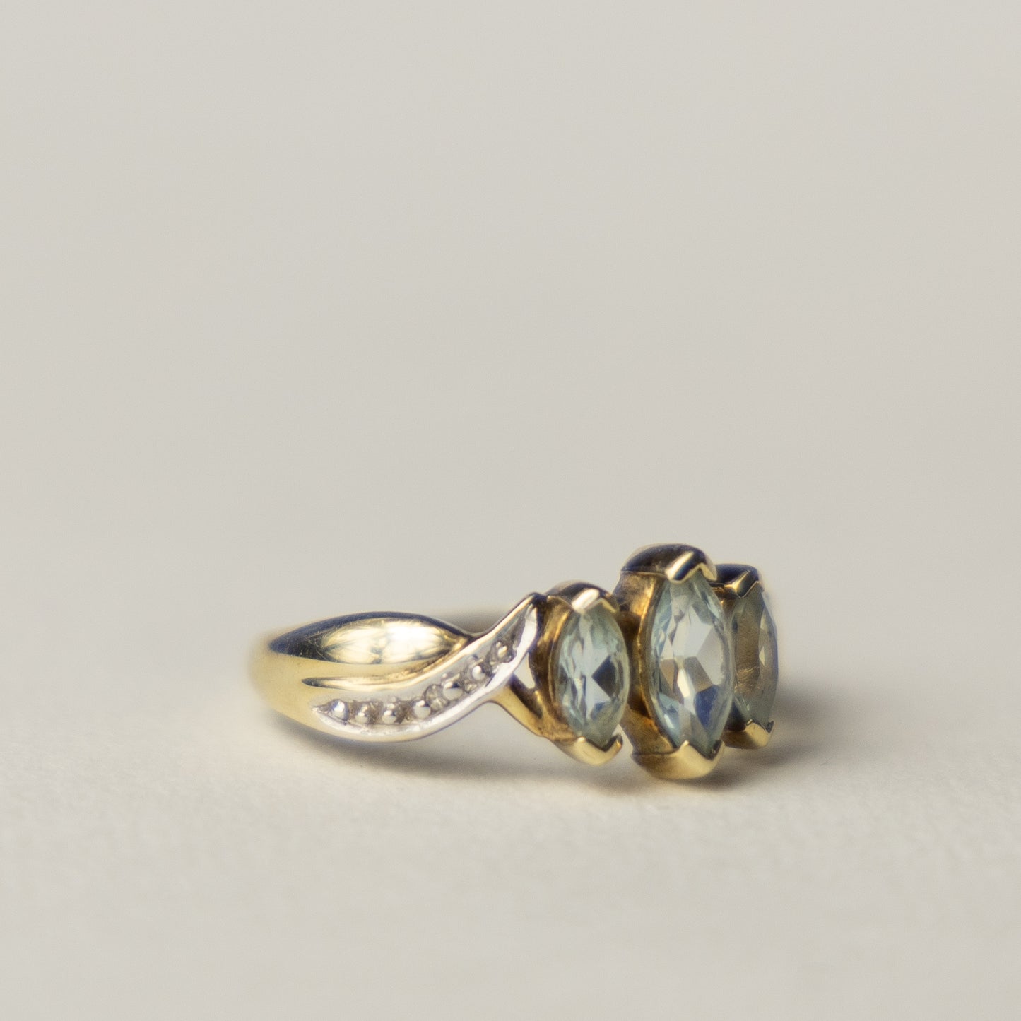 9 carat trilogy aquamarine and diamond ring