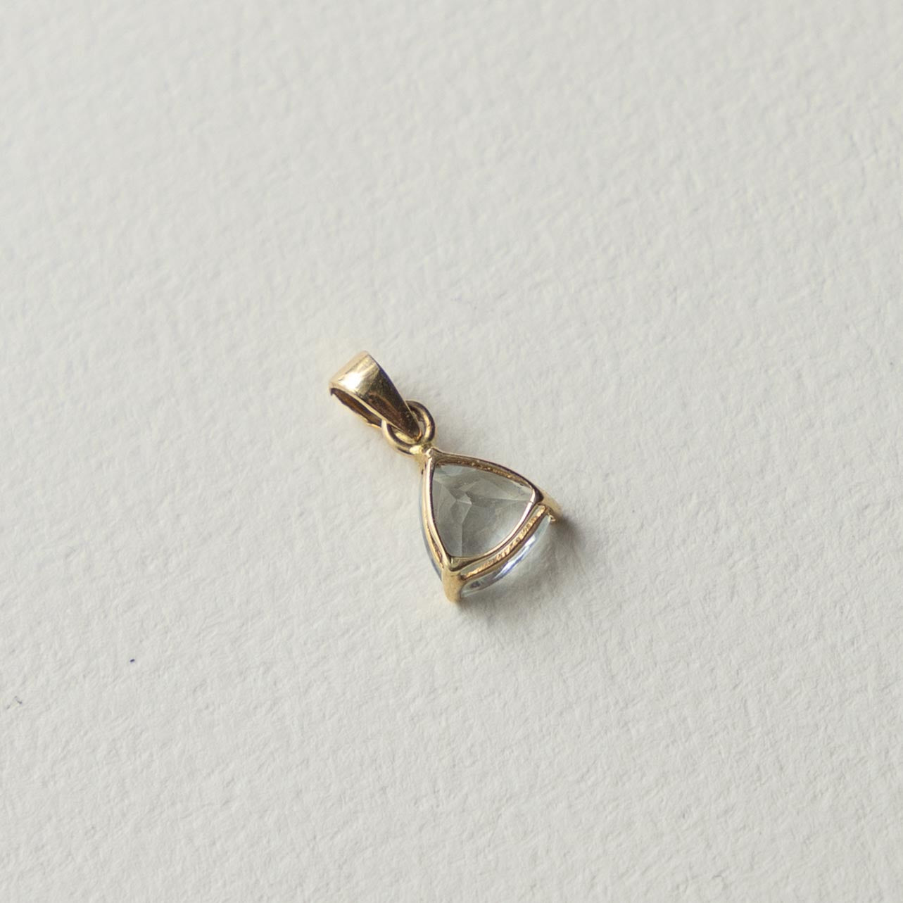 9ct aquamarine pendant