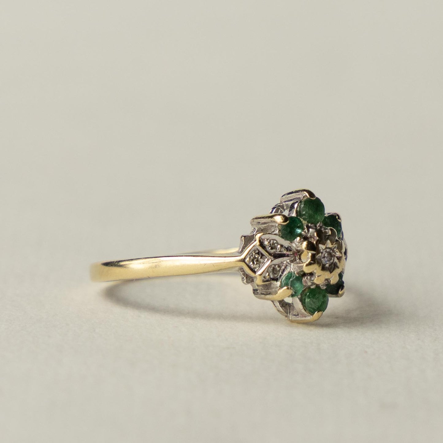 9ct emerald & diamond flower