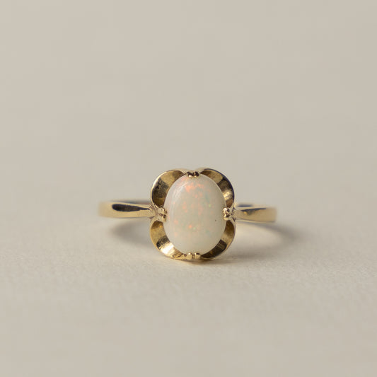 9 carat opal claw set ring