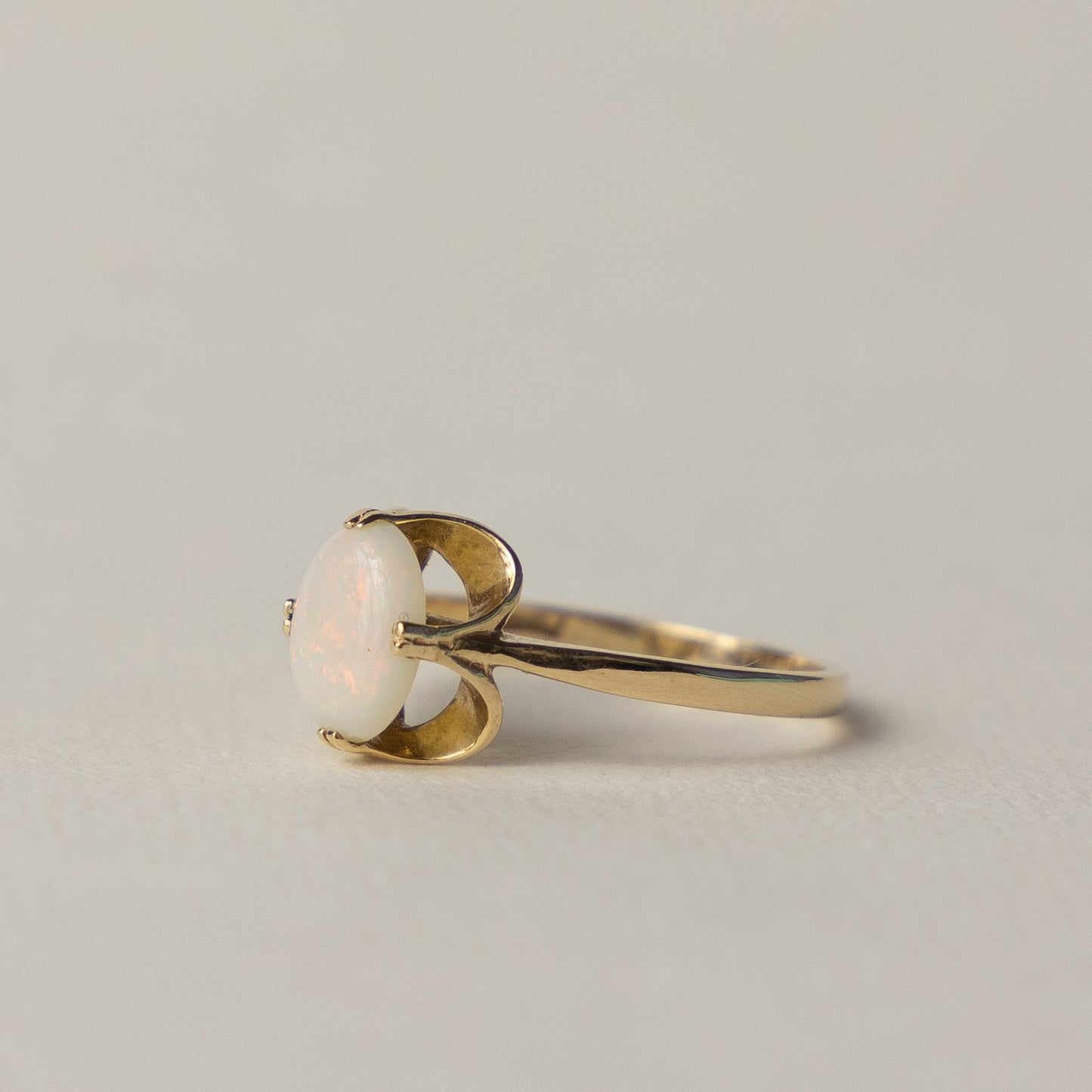 9 carat opal claw set ring