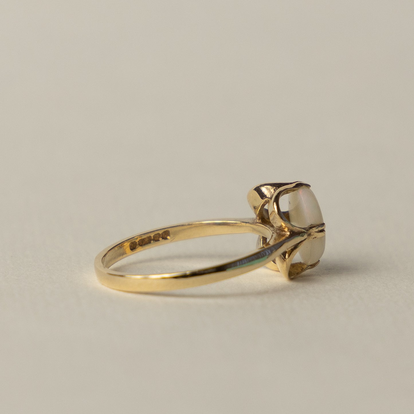 9 carat opal claw set ring