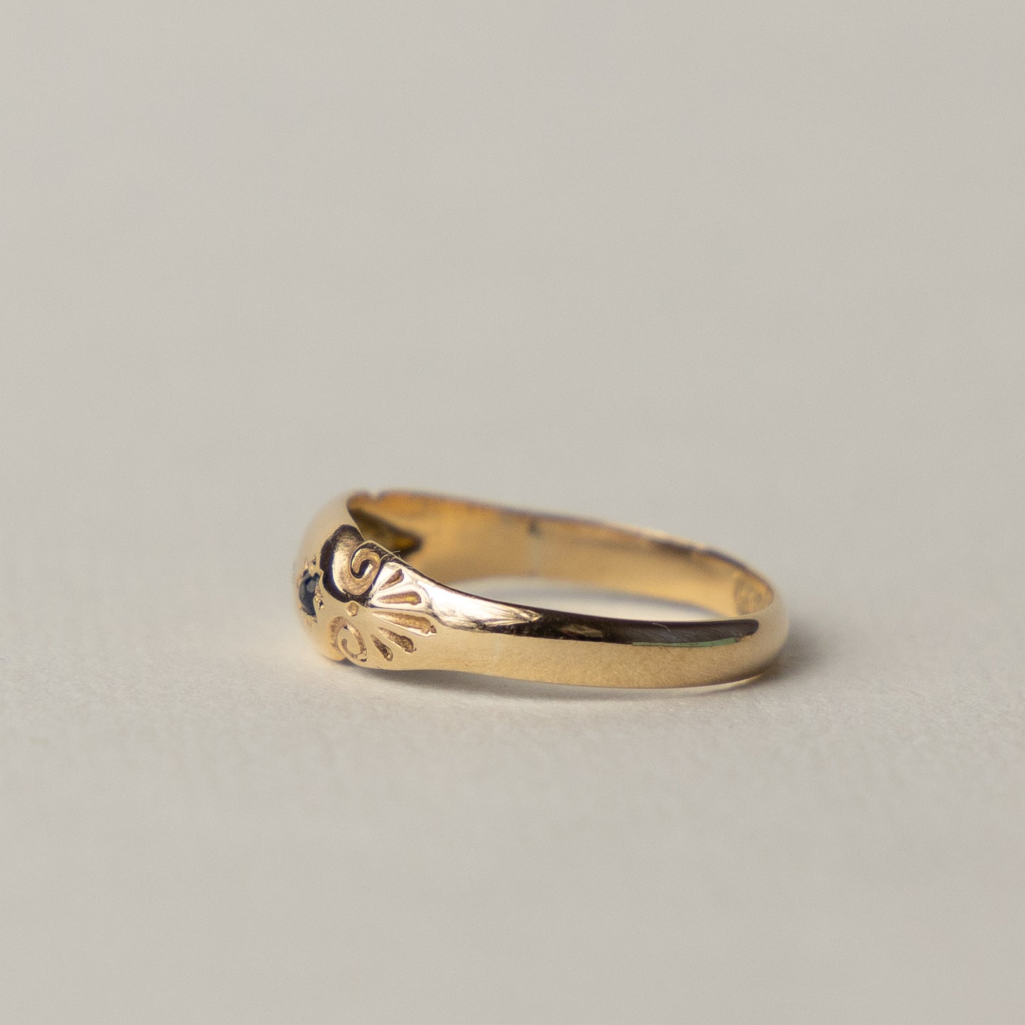 antique 9 carat gold sapphire diamond ring