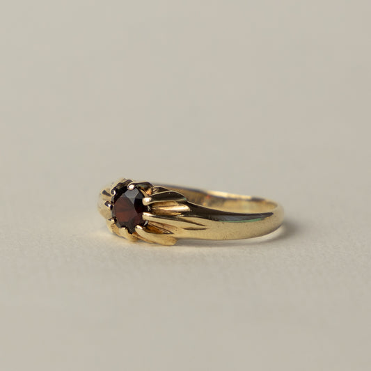 9 carat garnet solitaire ring