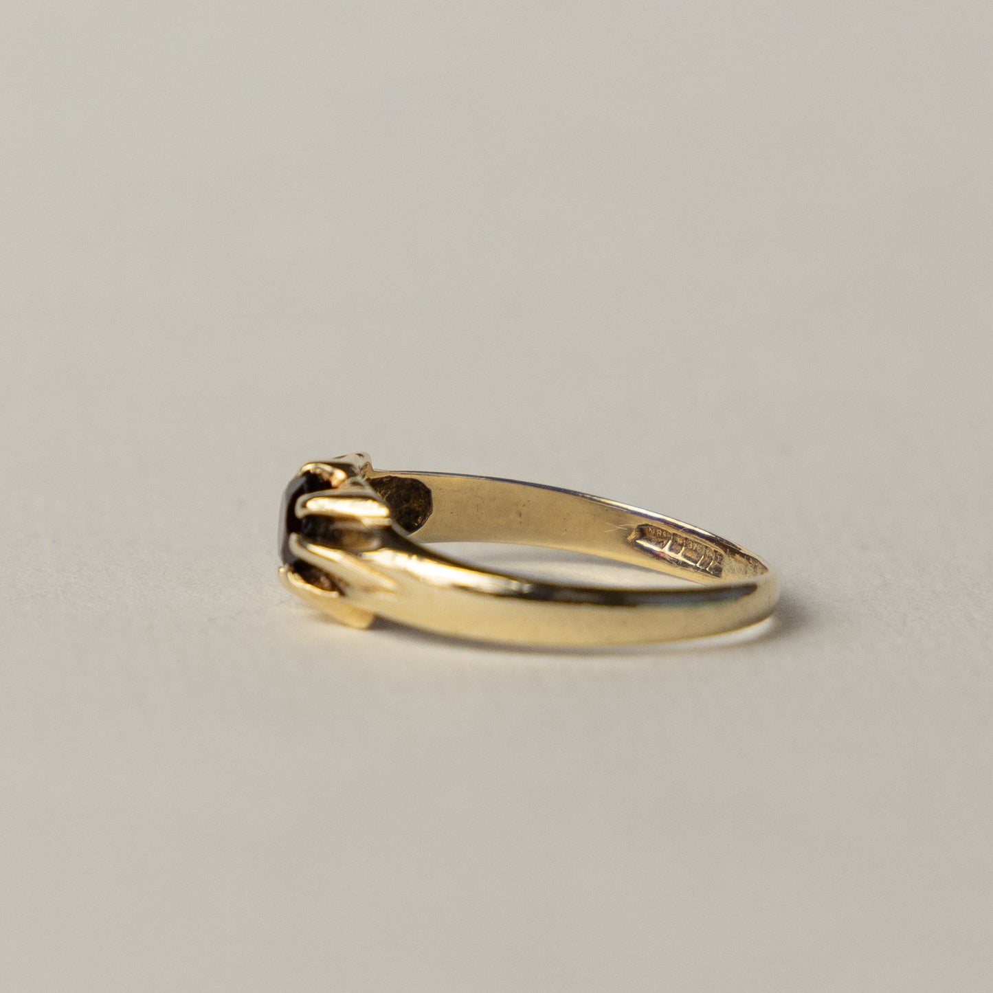 9 carat garnet solitaire ring