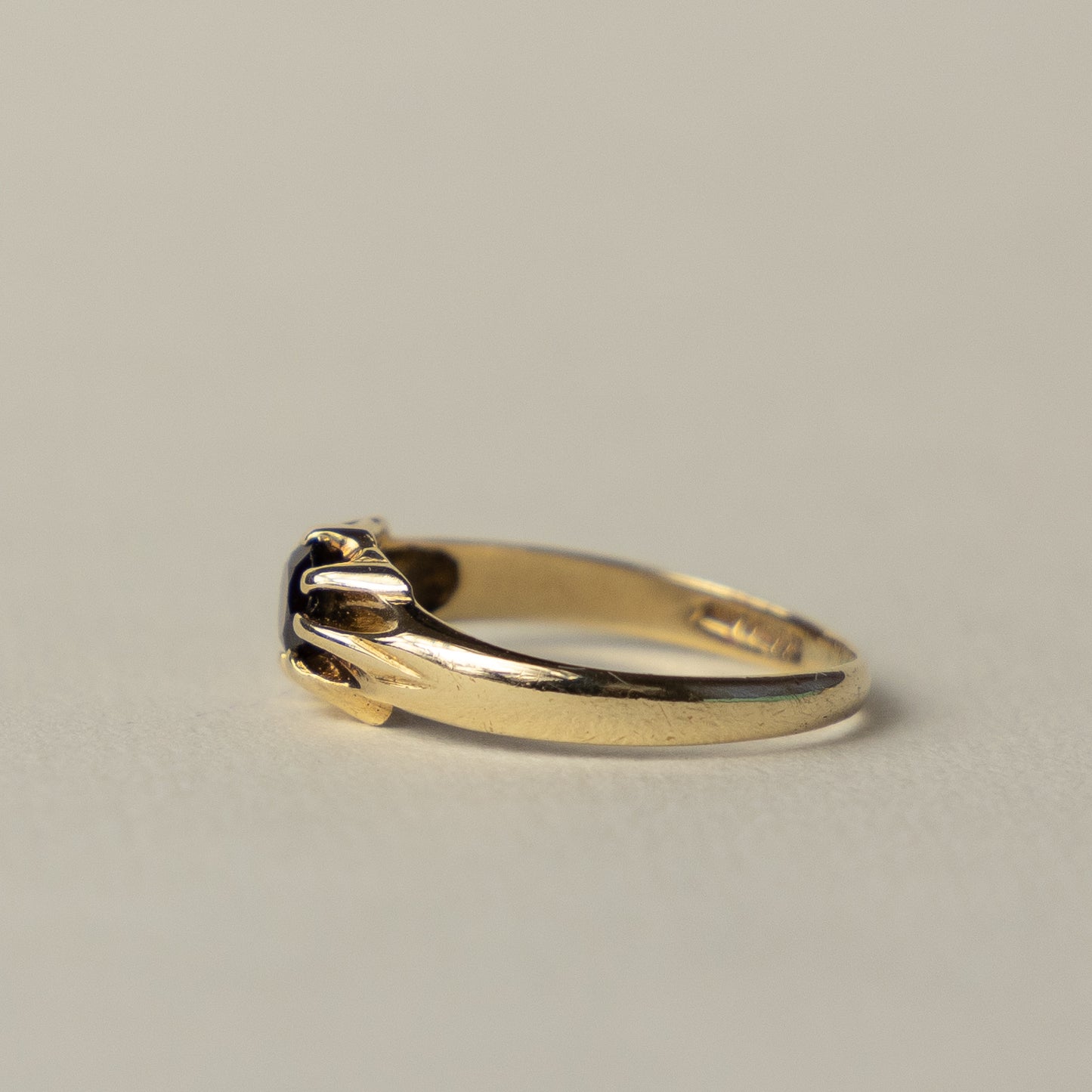 9 carat garnet solitaire ring