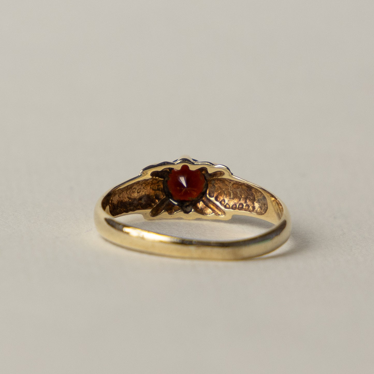 9 carat garnet solitaire ring