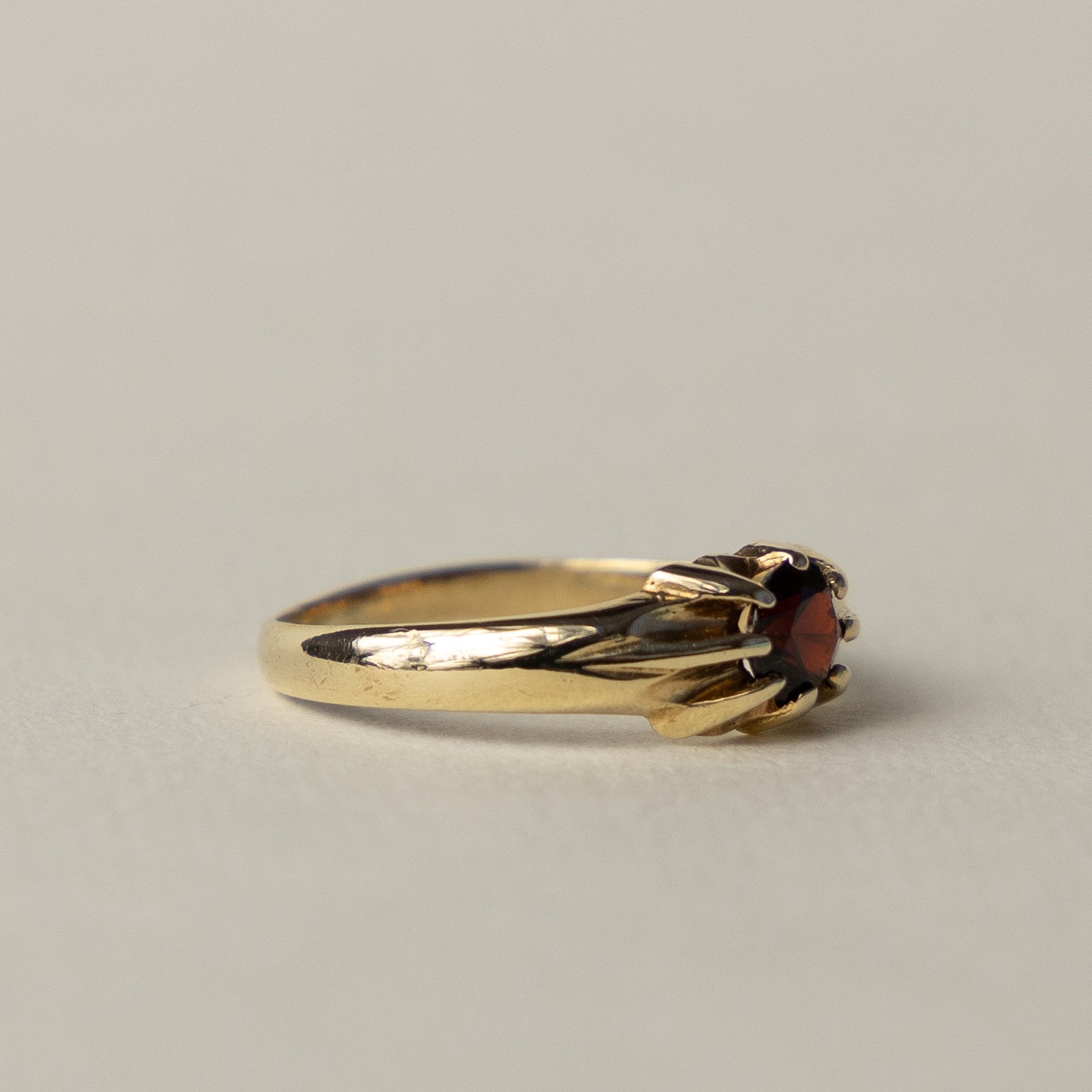 9 carat garnet solitaire ring