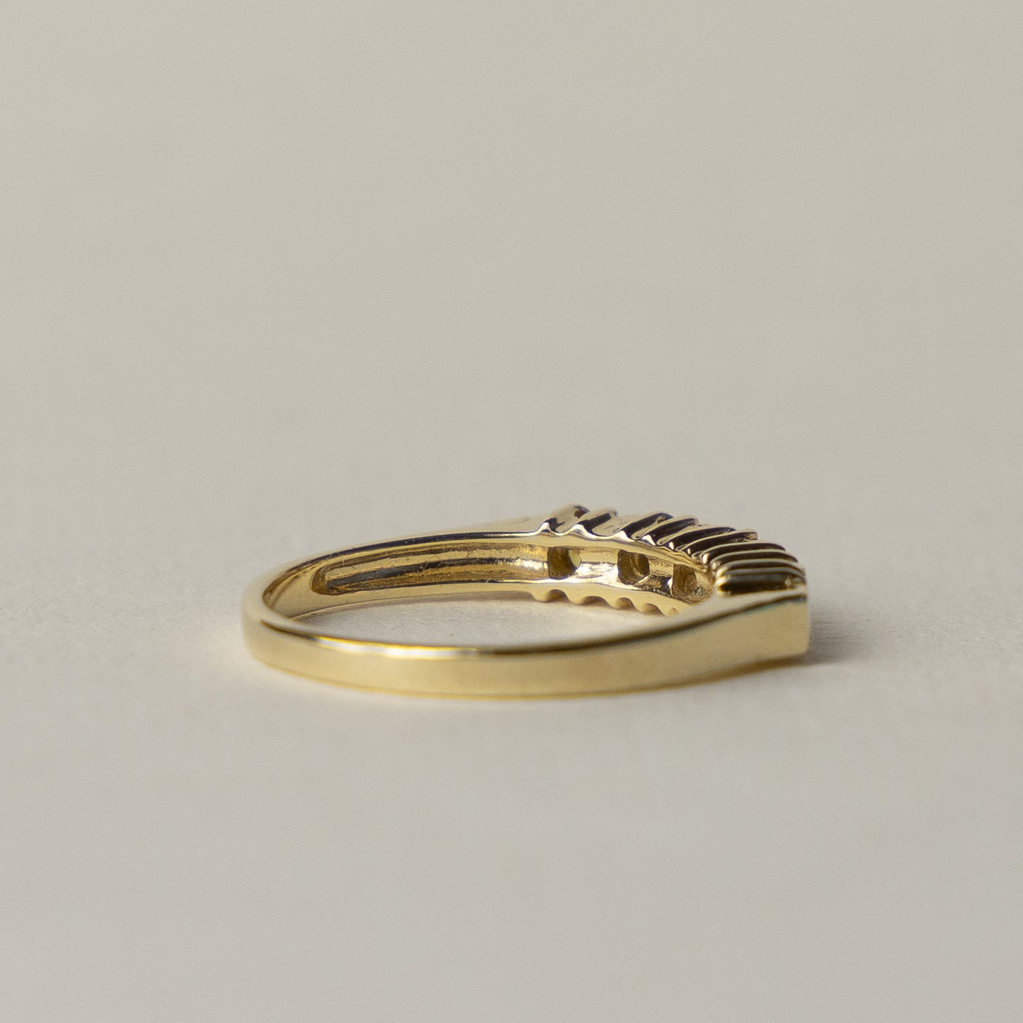 9 carat yellow topaz row ring