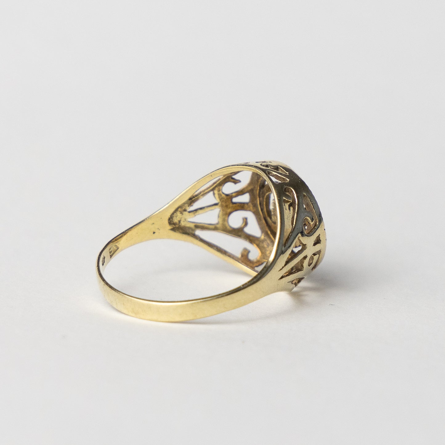 14 carat gold scorpio zodiac sign ring
