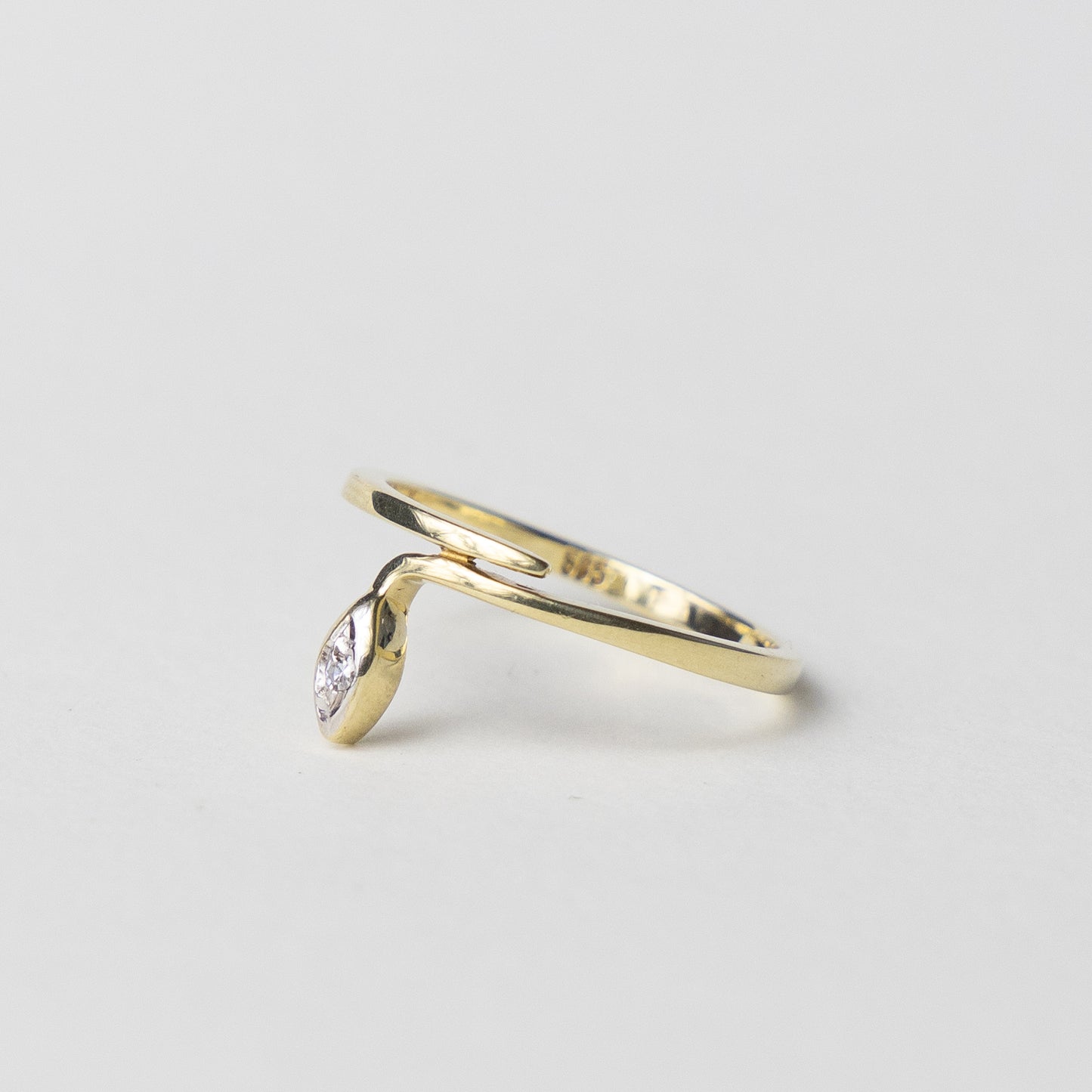 14 carat gold snake ring with diamond