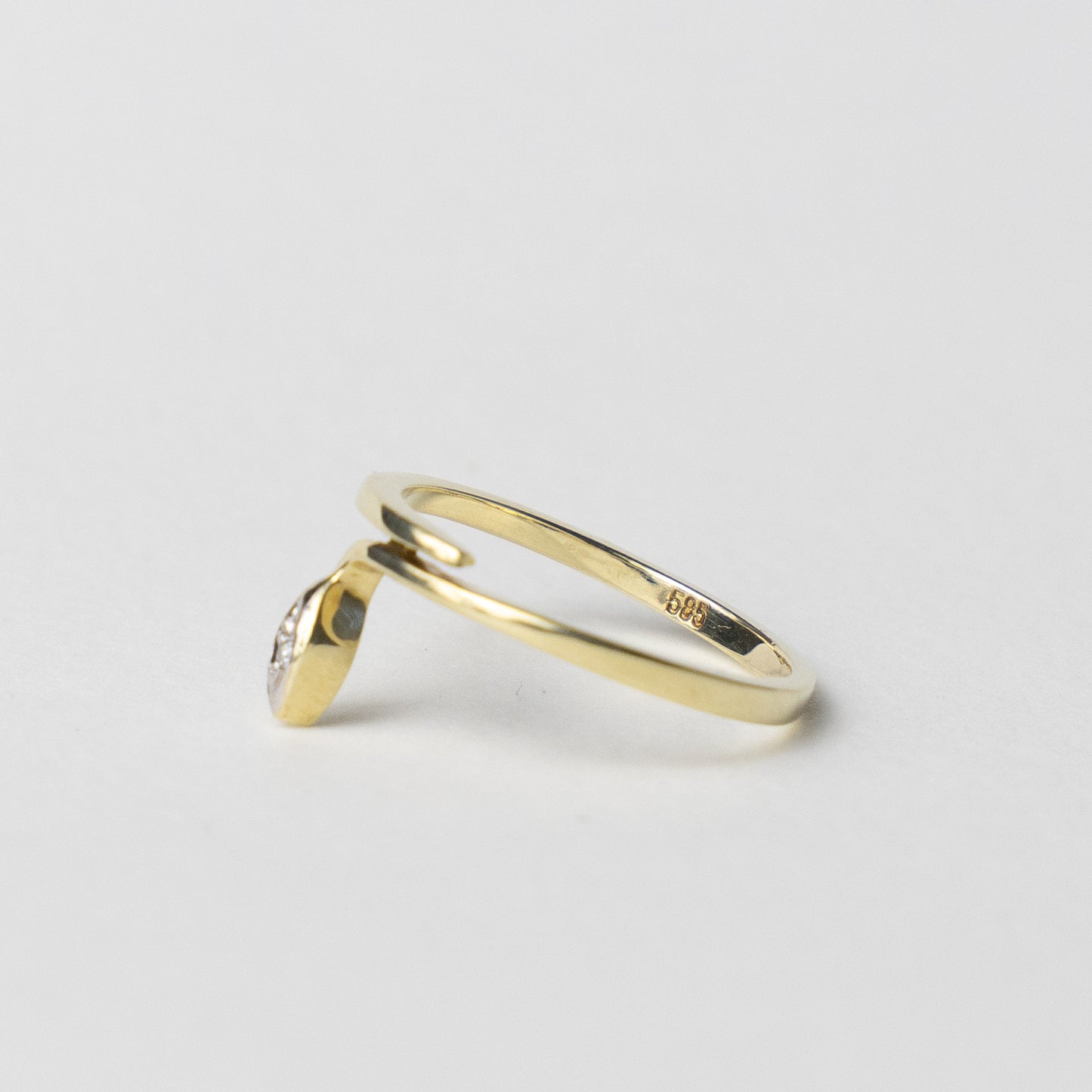 14 carat gold snake ring with diamond