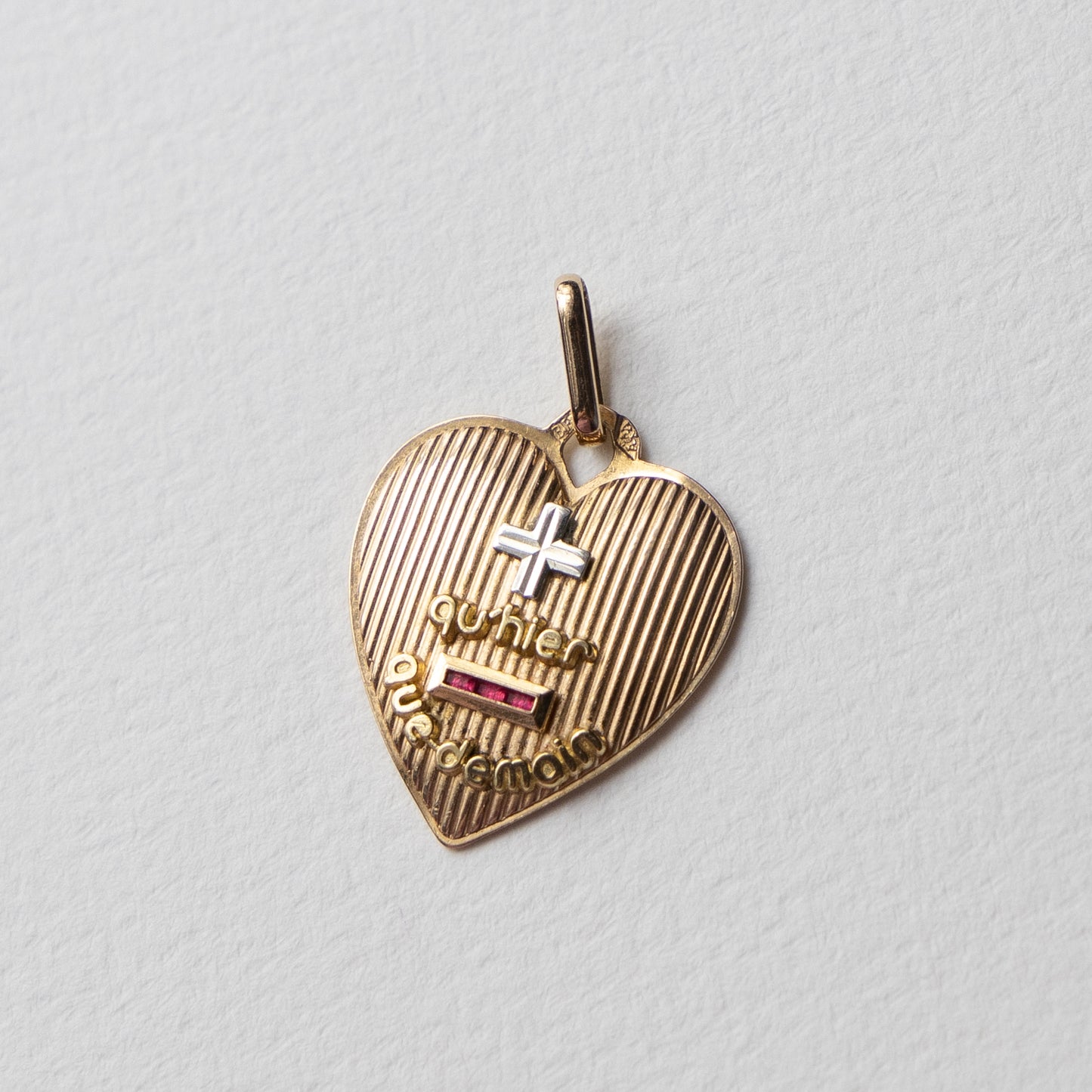 18 carat Augis love pendant