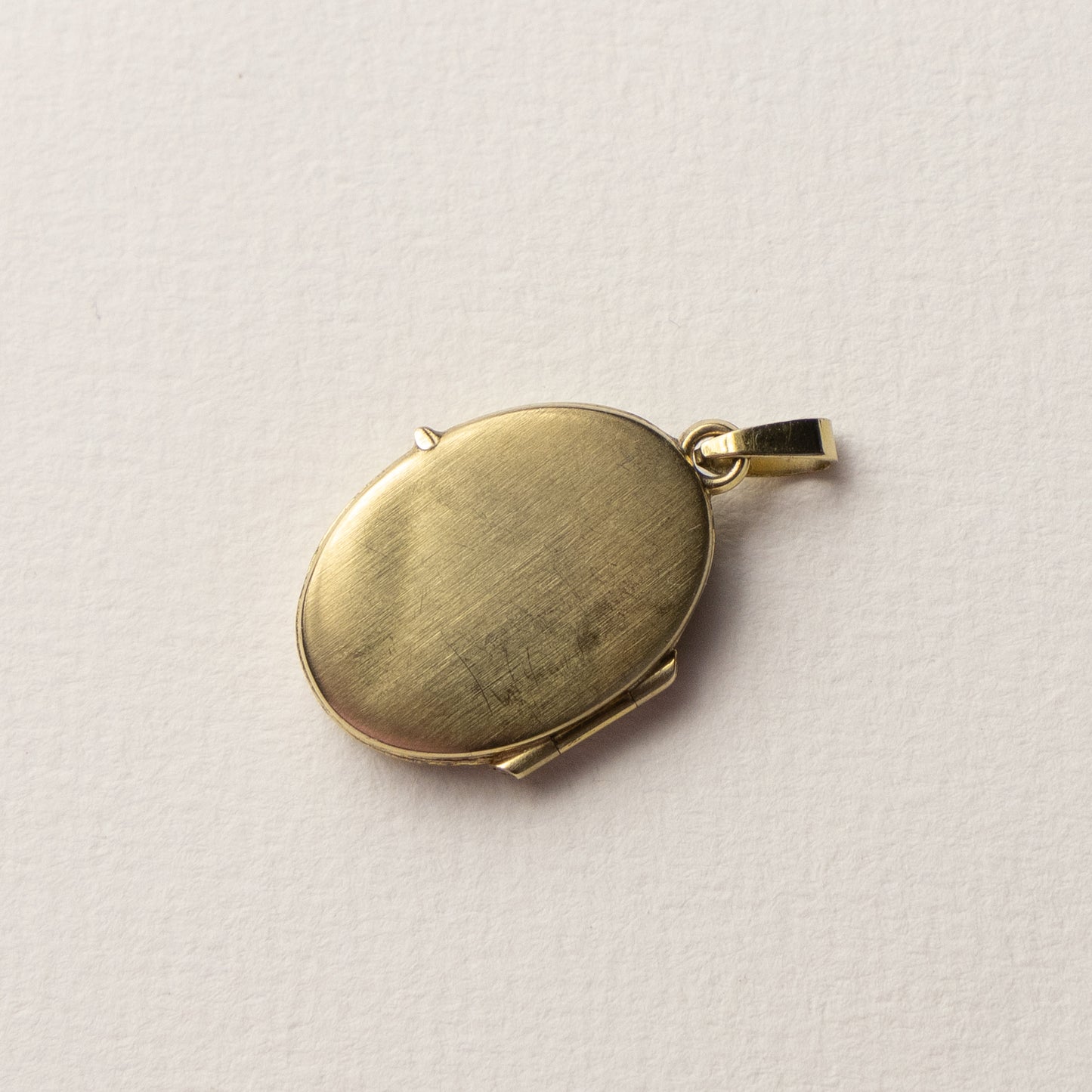 8 carat gold locket pendant