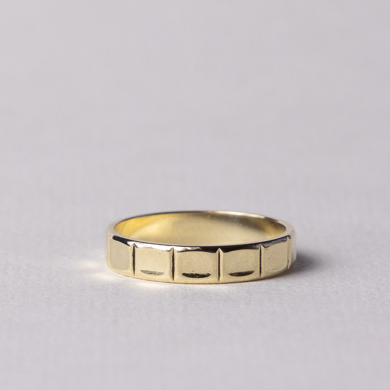 14 carat gold band ring