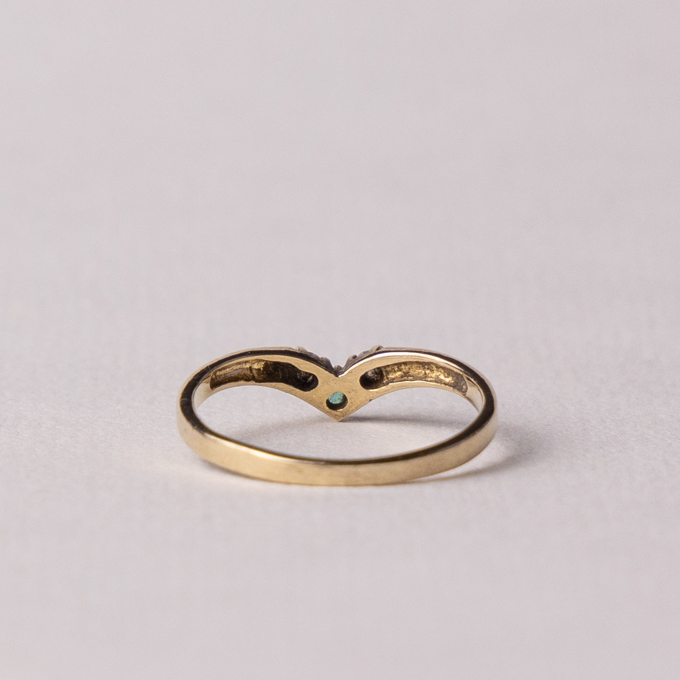 9 carat wishbone emerald zirconia ring