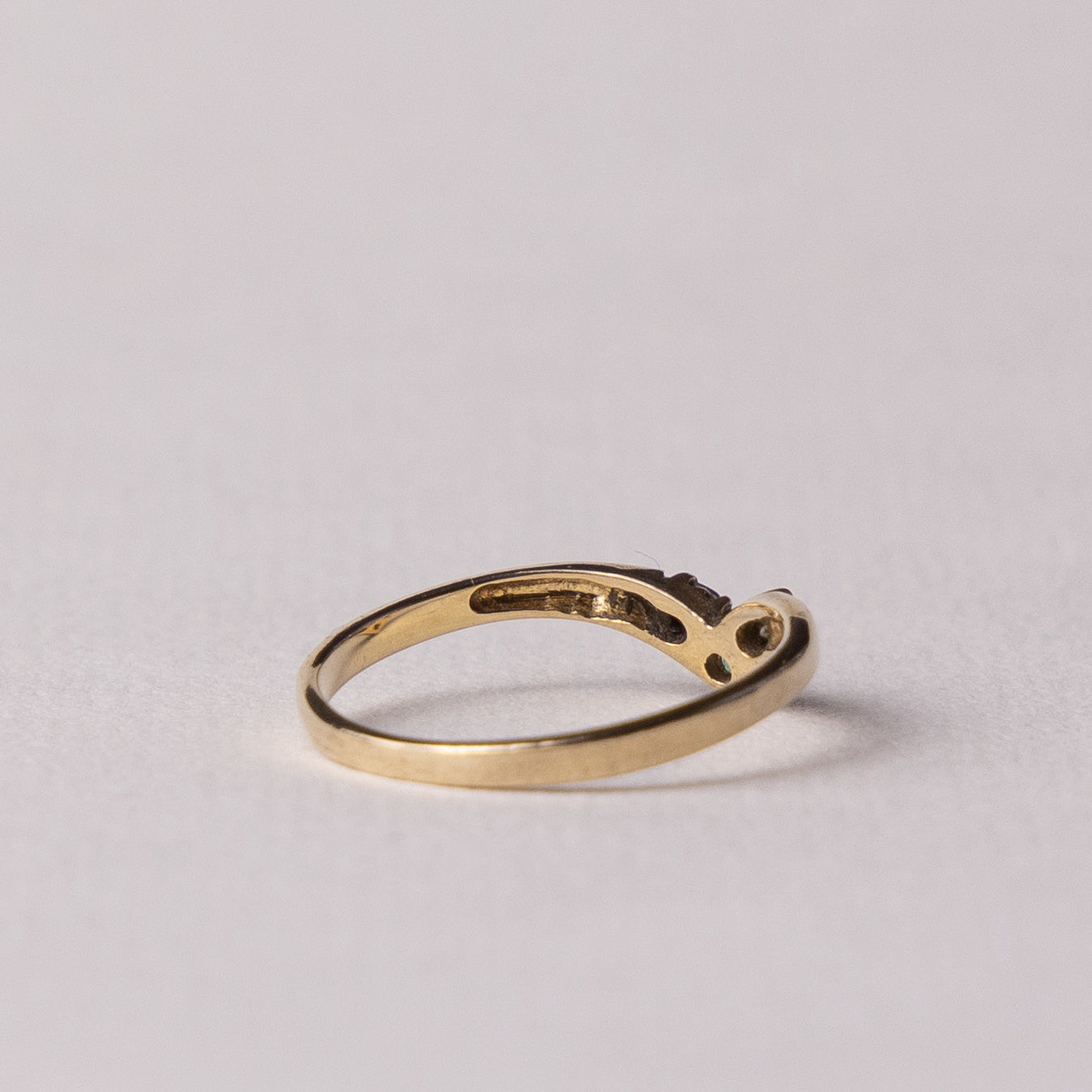 9 carat wishbone emerald zirconia ring