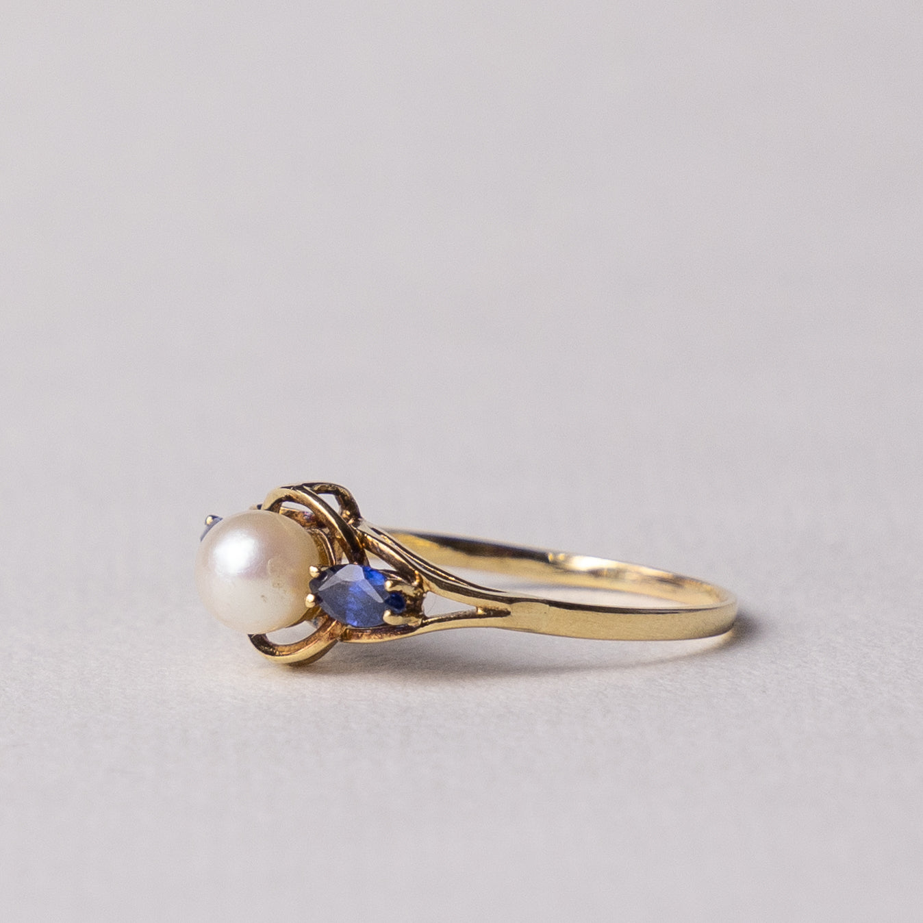 18 carat pearl sapphire ring