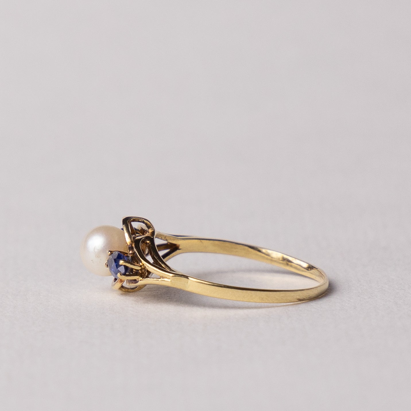 18 carat pearl sapphire ring