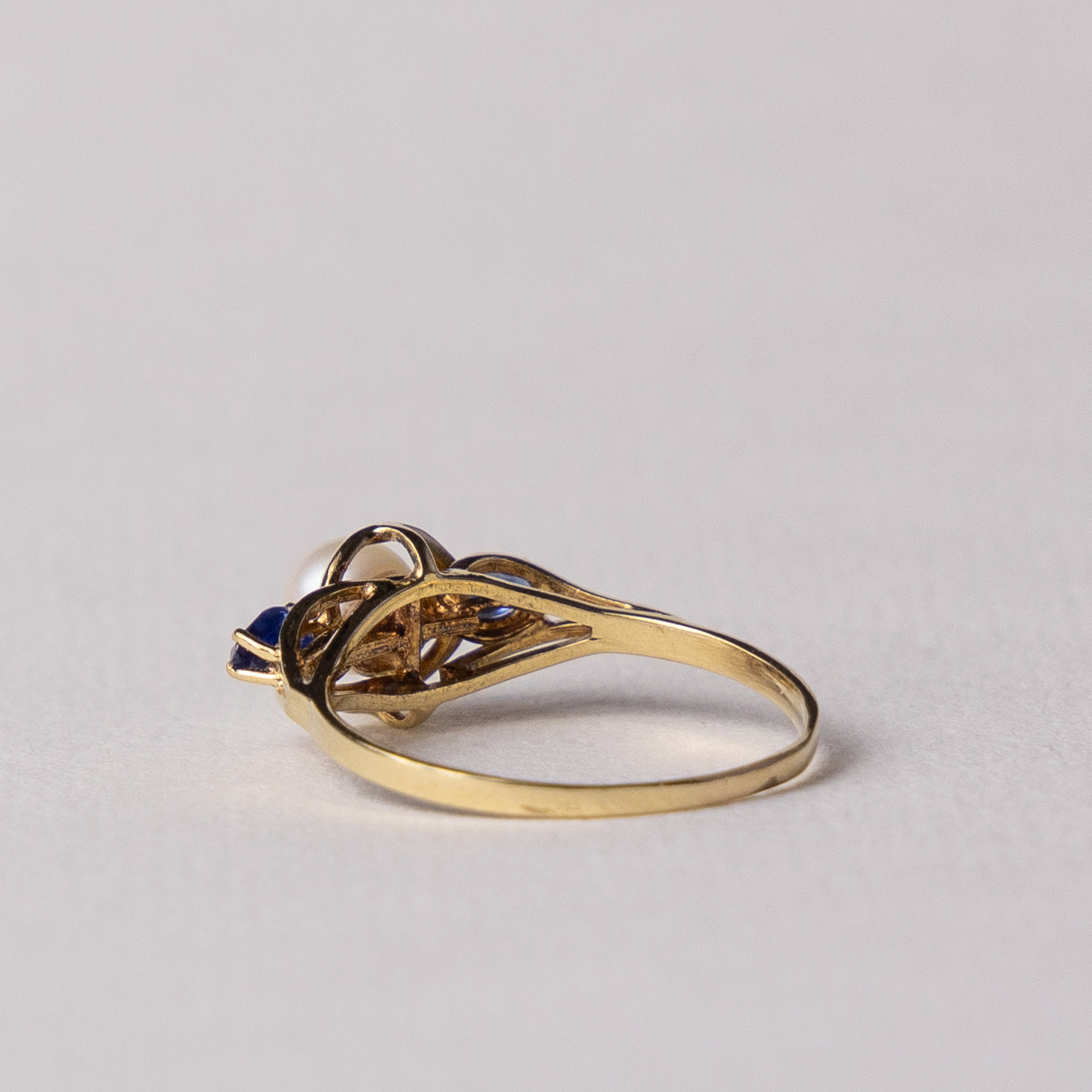 18 carat pearl sapphire ring