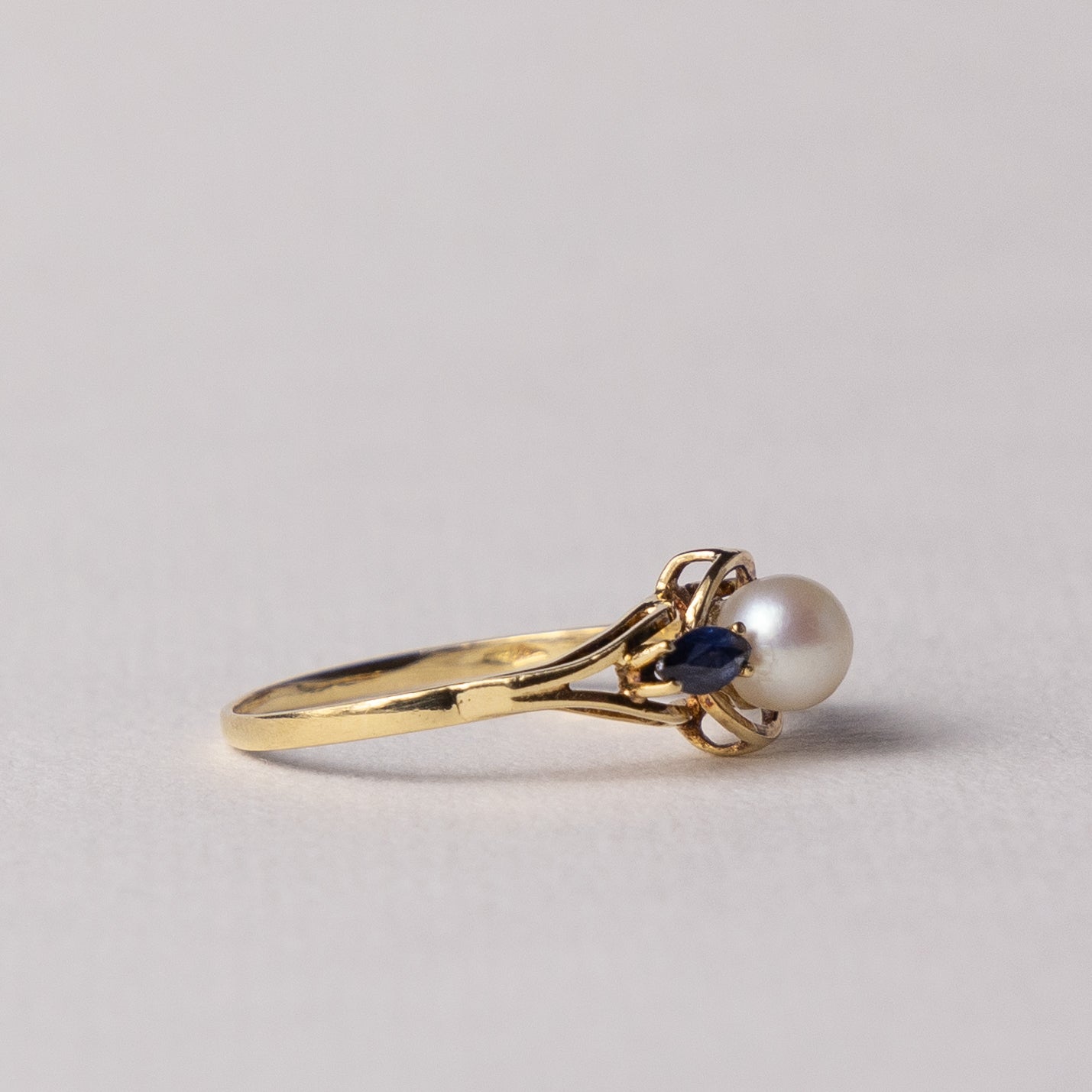 18 carat pearl sapphire ring