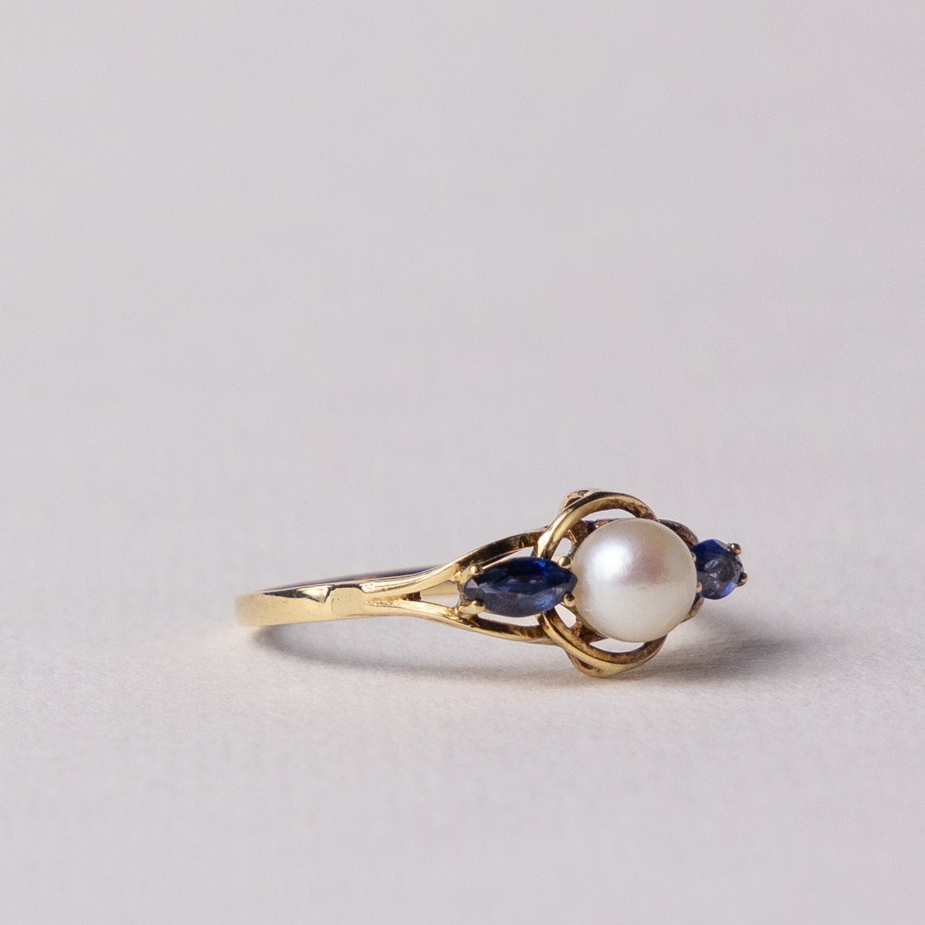 18 carat pearl sapphire ring