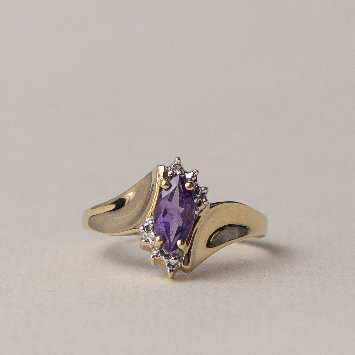 9 carat amethist diamond ring