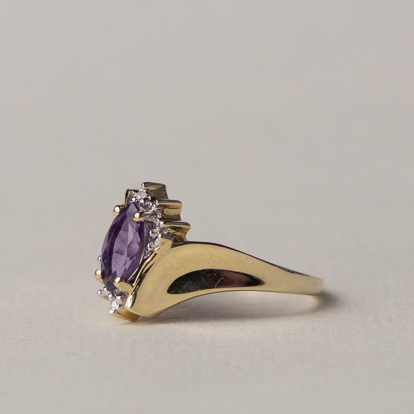 9 carat amethist diamond ring