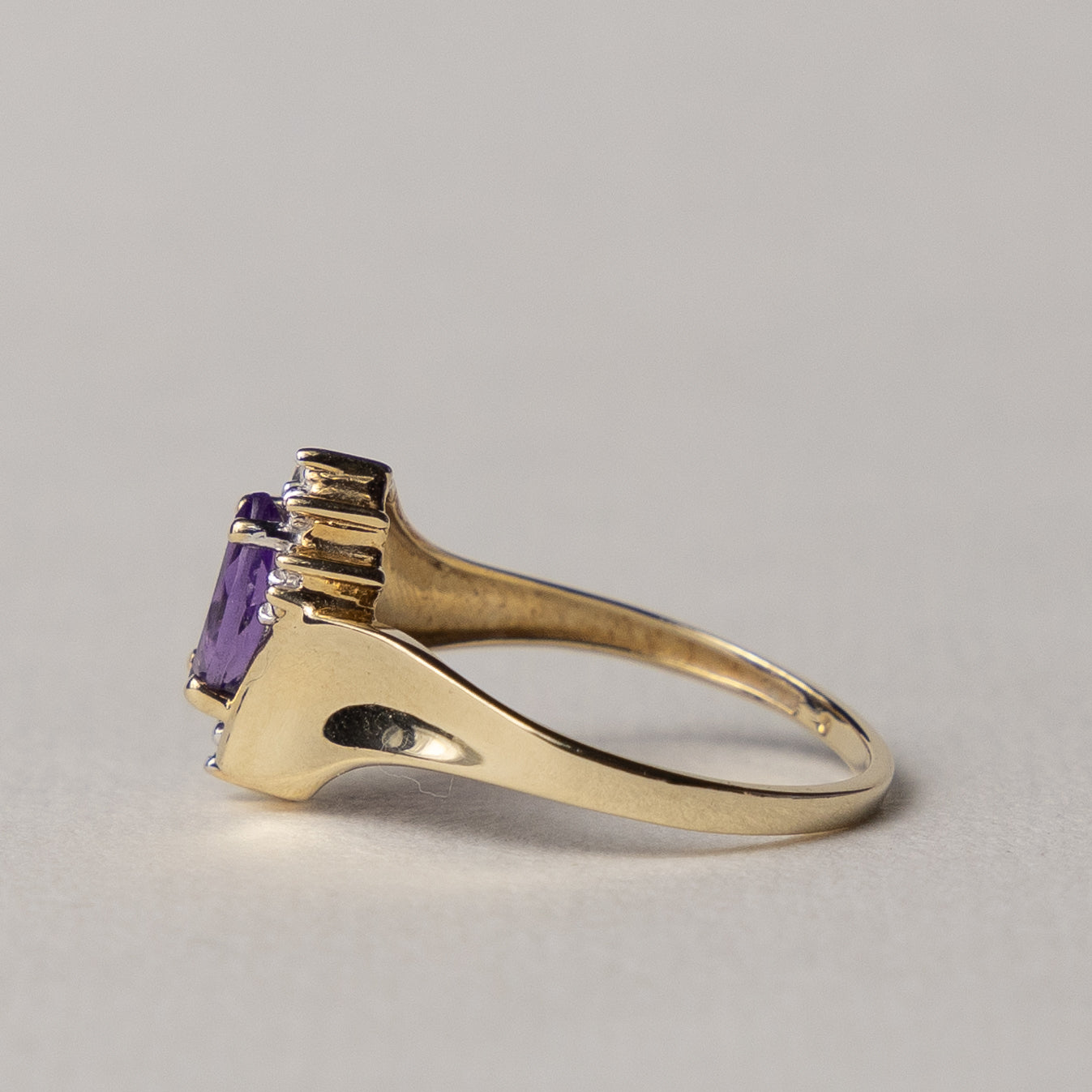 9 carat amethist diamond ring