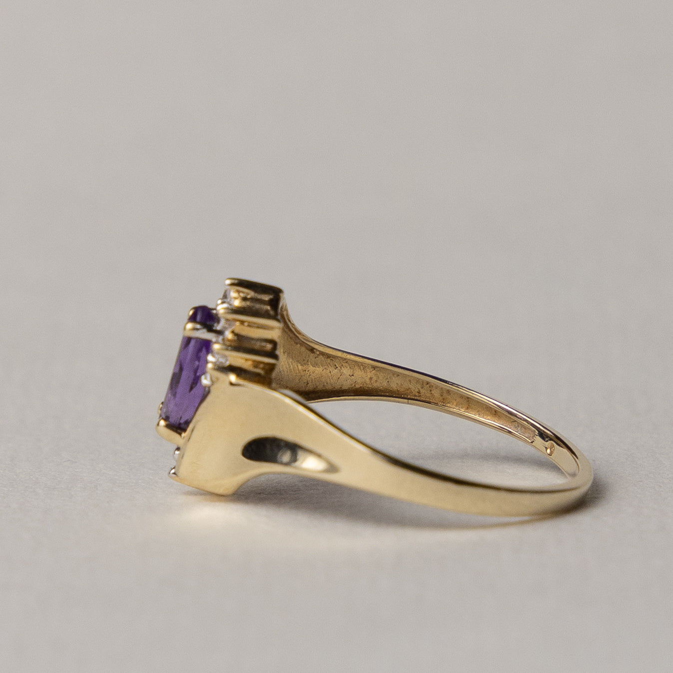 9 carat amethist diamond ring