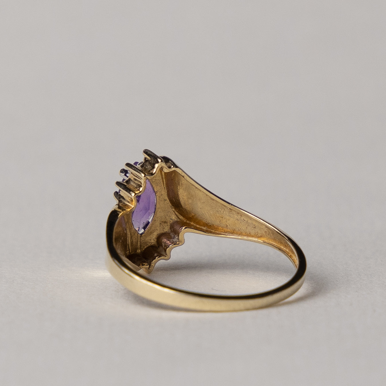 9 carat amethist diamond ring