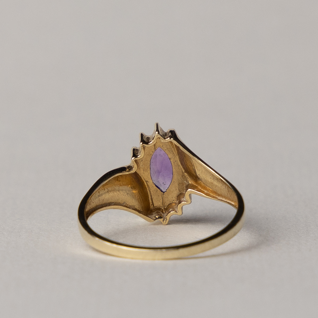 9 carat amethist diamond ring