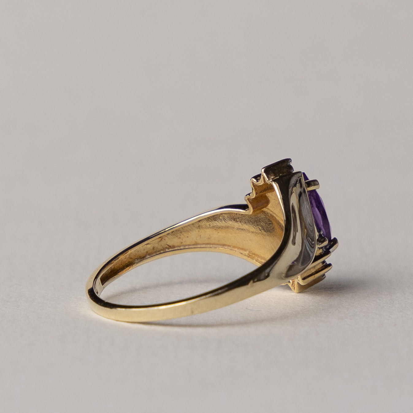 9 carat amethist diamond ring