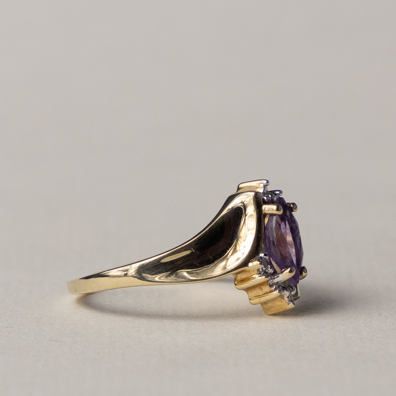 9 carat amethist diamond ring