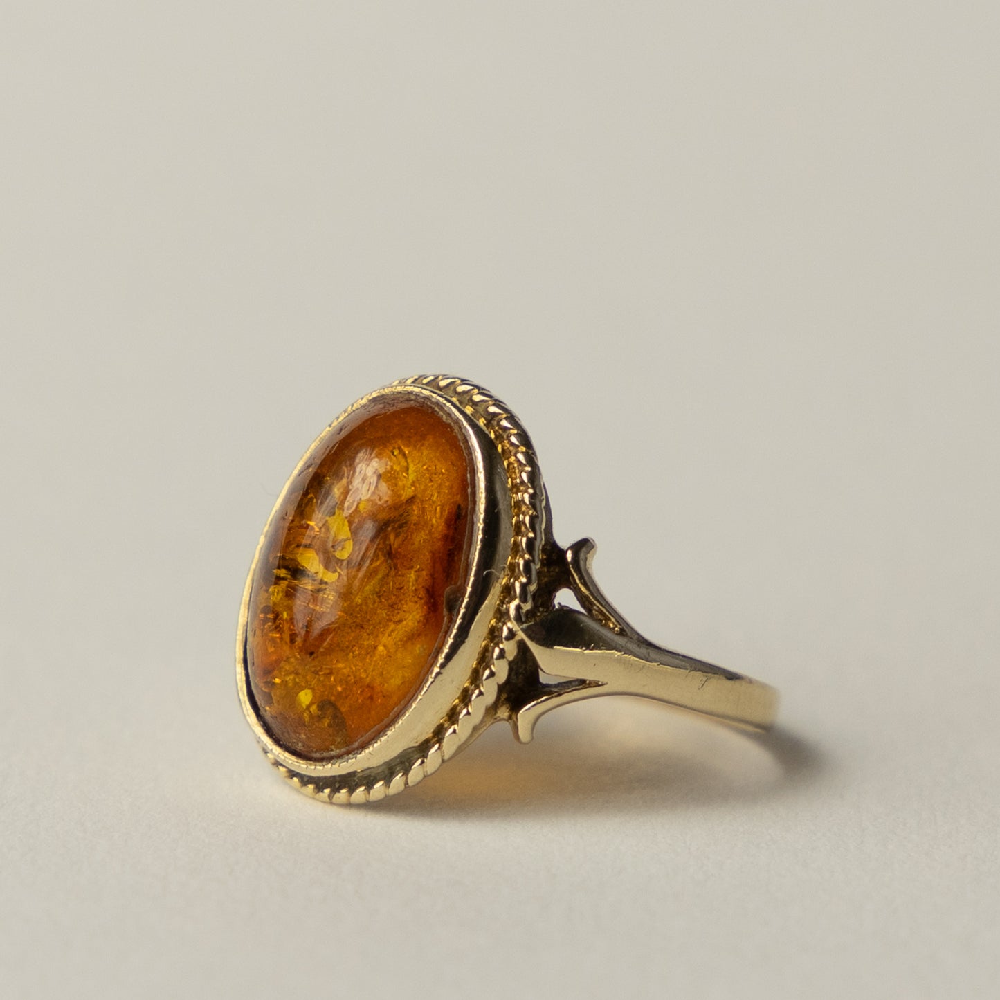 9 carat amber gemstone ring