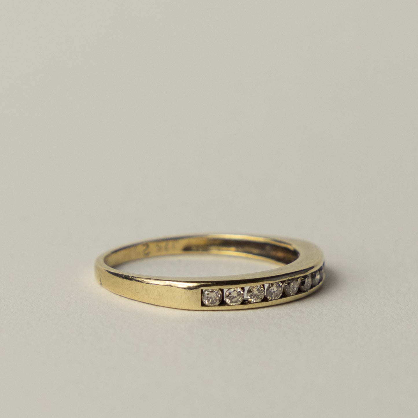 9 carat diamond band ring