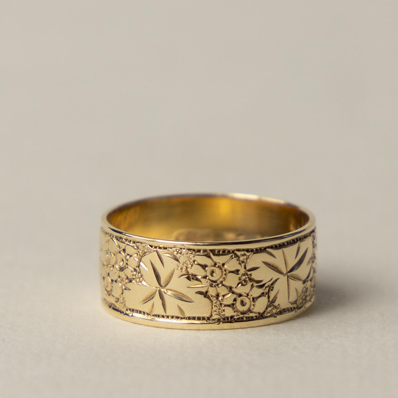9ct engraved ivy leaf band ring