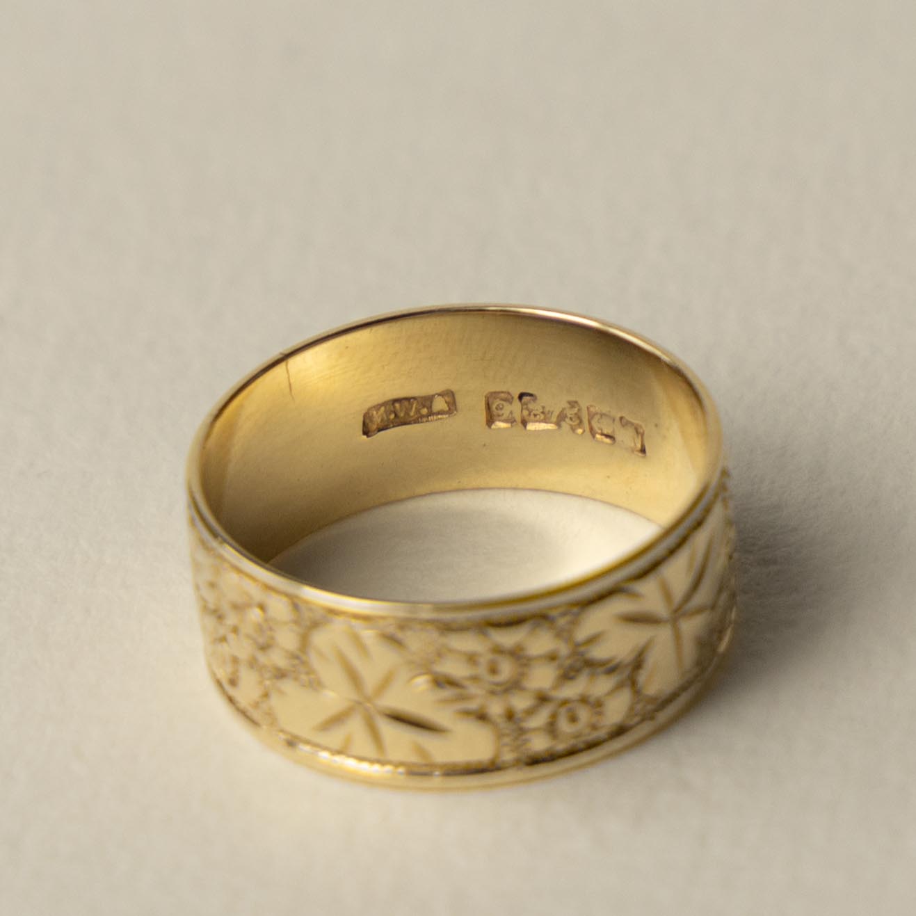 9ct engraved ivy leaf band ring